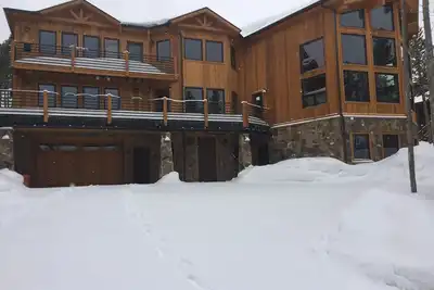 Image de Maison de 6 chambres avec accès direct aux pistes de ski avec les équipements les plus élevés!