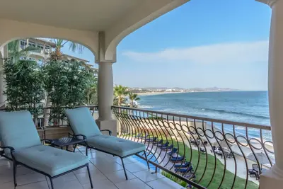 Image de Condo de luxe Oceanfront 3 chambres. . . Surf et soleil!