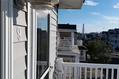 Image de Adjacent à la plage / promenade, 5 minutes à pied des manèges et de la nourriture, 6 balises de plage