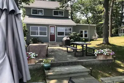 Image de Gun Lake Cottage - 4 Chambre - Private Drive - Hill Top Views - Great Area Swim