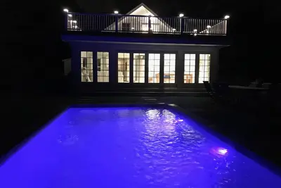 Image de Belle maison de village Sag Harbor avec piscine chauffée et air central!