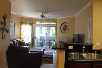 Image de Luxueuse unité sud-ouest au rez-de-chaussée avec 1 chambre