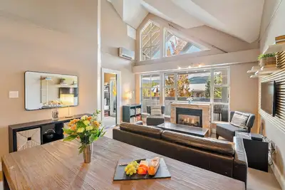 Image de Chic 3 chambres (2br + Loft) GlacierLodge Ski-in / Out, Meilleur Whistler Location & Ameniti