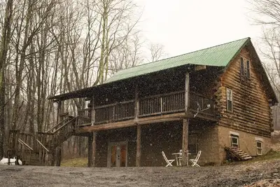 Image de Cabane en rondins de 4 chambres près du complexe Snowshoe