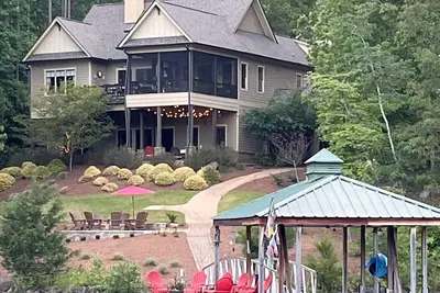 Image de Lakefront Home sur le lac Keowee dans la communauté fermée, à 20 minutes de Clemson