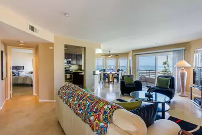 Image de Ce bel endroit est de profiter de l'océan. Sortez du condo et sur la plage.