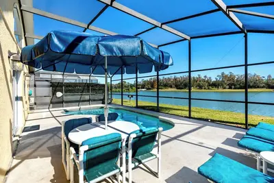 Image de Superbe villa privée au bord du lac, luxueusement améliorée avec salle de jeux