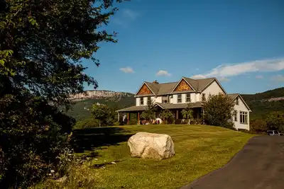 Image de Escapade à la campagne avec vue panoramique sur les Gunks, bain à remous, piscine, foyer et plus