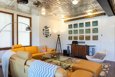 Image de Maison de porche MidCity avec piscine privée \"Japoolzzi\" ~ Toujours la bonne température!