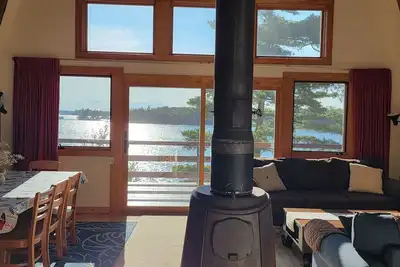 Image de Détendez-vous, profitez et détendez-vous sur le front de mer au Goose Bay Cottage - Animaux acceptés!