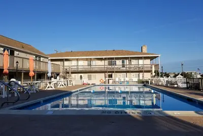 Image de Beach Haven - Condo au bord de l’océan, piscine creusée, à deux pas de l’océan Atlantique. . . .