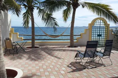 Image de Casa del Sol - Emplacement Emplacement! Front de mer / distance de marche de tout!