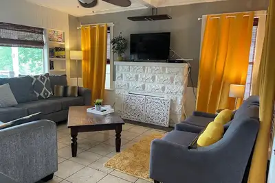 Image de 4br Lake Travis Lake House: parc aquatique gratuit, promenade Ă la marina, restaurants, plage et lac