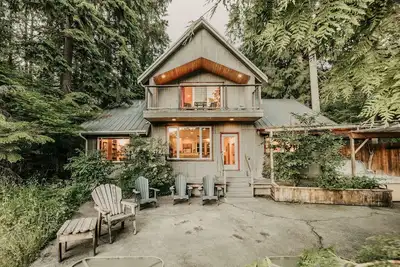 Image de Mt. Baker Rim Cabin # 70 -aliments pour animaux domestiques bienvenus accueil avec un bain à remous et WiFi!
