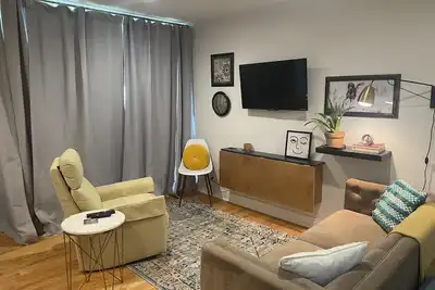 Image de Vue imprenable sur Mobile Bay Récemment rénové et décoré avec goût