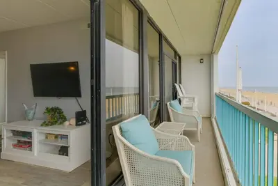 Image de Récemment rénové Oceanfront 3ème étage, 2 chambres Condo sur la promenade!