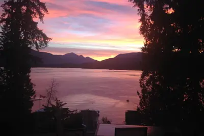 Image de Chalet au bord du lac - Réservez pour l'été prochain - Rabais hebdomadaire