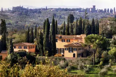Image de Un Mille Du Coeur De Florence Historique, Superbe Villa 5bd-5ba Avec Piscine CHAUFFÉE!