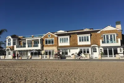Image de Nantucket 5 chambres nouvellement construit - luxe vivant directement sur le sable