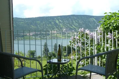 Image de Vues sur le bois / le lac Kalamalka, cadre rural, accès au sentier ferroviaire d'Okanagan