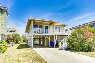 Image de \"Shell ouais! \" est un charmant 3 chambres, 2 1/2 salle de bain, deuxième rangée Beach Cottage avec un intérieur magnifiquement rénové et très bien situé!