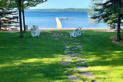 Image de Belle maison au bord du lac Charlevoix - La semaine d'août vient d'ouvrir!