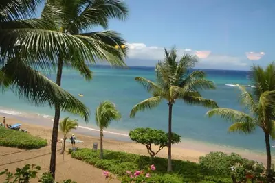 Image de 3br / 2ba, 8 couchages, Direct Ocean Front, Condo Unité de coin au 3e étage, A / C, Piscine