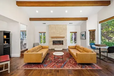Superbe maison de 4 Br avec des vues majestueuses. Près des vignobles et du centre-ville de Paso