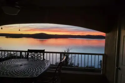 Image de Condo Penthouse 2br - Magnifiquement rénové - Vue spectaculaire sur le lac
