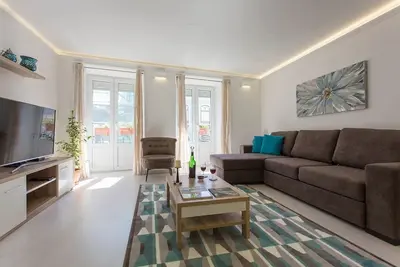 Image de Alfama - Duplex confortable avec 2 chambres à coucher, grand salon et cuisine