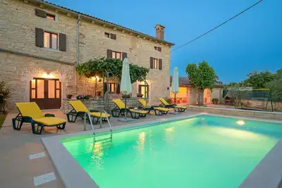 Image de Maison traditionnelle d'Istrie avec grand jardin, idéal pour des vacances en famille