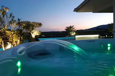 Image de Superbe app 4/6 pers, ds résidence avec tennis, piscine, terrasse 72m² avec Spa