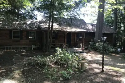 Image de Cabane en rondins au bord du lac!
