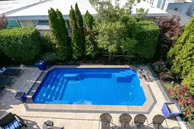 Image de Étapes de la plage! Privé Piscine creusée, Toit Top Deck w / oceanviews!
