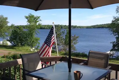 Image de Hayward Wisconsin chalet situé sur le lac Nelson. 7 bars \/ restaurants sur le lac.