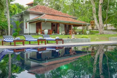Image de Villa Godahena, belle villa au bord du lac avec jardins privés, piscine et singes!