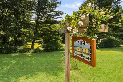 Image de Charmant Leland Cottage sur le lac Nord Leelanau