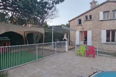 Image de Villa provençale en pierre avec piscine privée / prise véhicule électrique