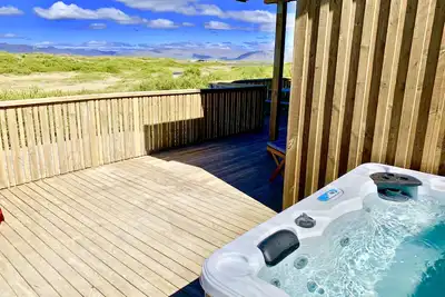 Image de Chalet chaleureux pour 10 avec Guest House et HotTub près du glacier Snæfellsjökull