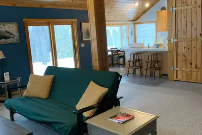 Image de Location de maison sur le lac Paradise. 2. 5 acres avec 275 pieds de bord du lac et un quai de 50 pieds
