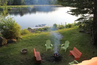 Image de Accueil calme au bord du lac: cheminée, quai, WiFi, table de billard, Wii, bateau et kayaks