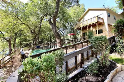 Image de Tiki Lodge - peut accueillir jusqu'à 16 invités! !