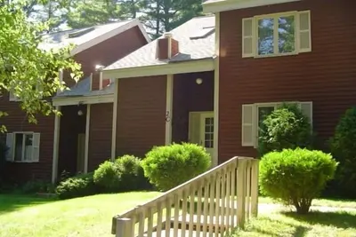 Image de 2400 Sf (4 niveaux) condo à North Conway, Nh