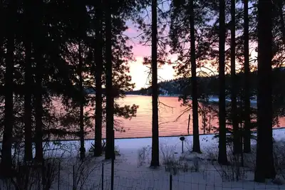 Image de Maison au bord du lac avec plage privée