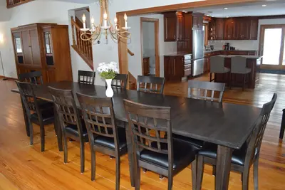 Image de Hillside Lodge: 22-25 personnes, 7 ch, 5, 5 ba, 5 650 pieds carrés d'espace de vie