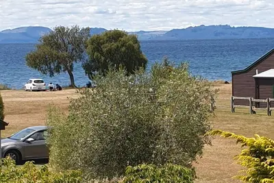Image de La grandeur du lac Taupo. . .