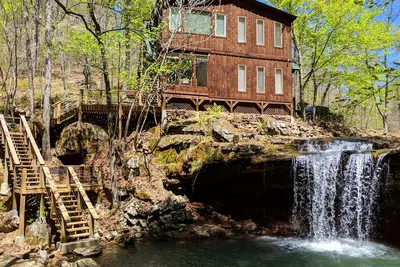Image de Waterfall Wilderness Retreat Bordant la forĂŞt nationale d'Ozark