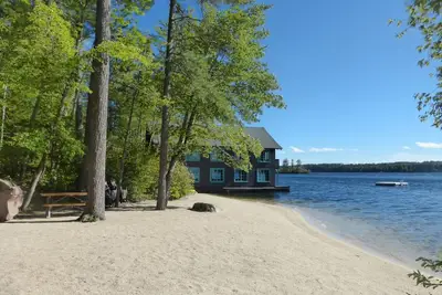 Image de Luxury Lakefront Estate & Home Conçu pour la superstar de l'opéra et de nombreuses activités