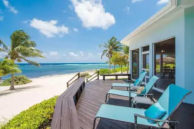 Image de Villa South Beach, Partridge Close, Bodden Town | 3 chambres, 2 salles de bain