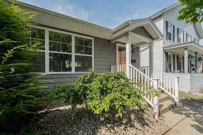 Image de Saratoga Springs, confortable, confortable, maison unifamiliale. Marcher Ă tout!